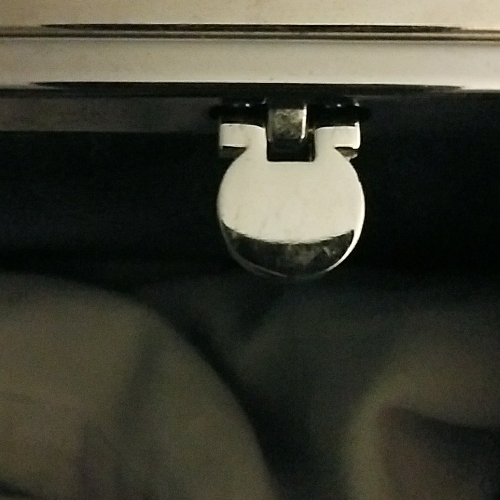 Clutch - Picture 6 of 8